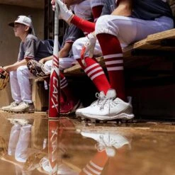 Marucci CATX Senior League (-10) USSSA Baseball Bat: MSBCX10 -Marucci Marucci CATX 10 USSSA Baseball Bat MSBCX10 Lifestyle 3